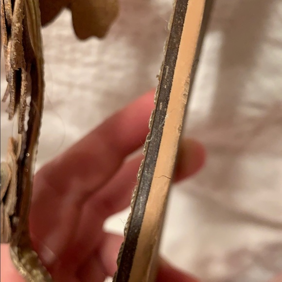 Old Navy metallic gold flower sandals - Picture 6 of 6